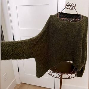 Green Cozy Women's Sweater Medium Batwing sleeves
